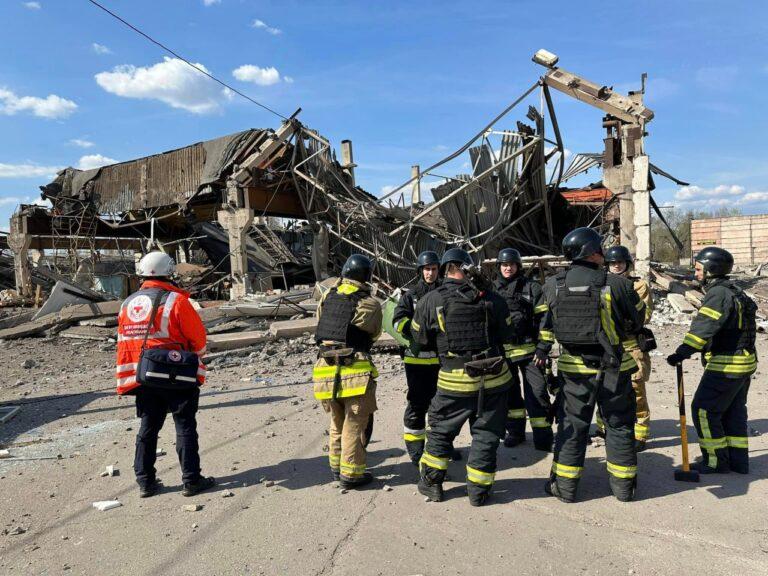 Наслідки ракетної атаки на Запоріжжя 8 квітня. ФОТО