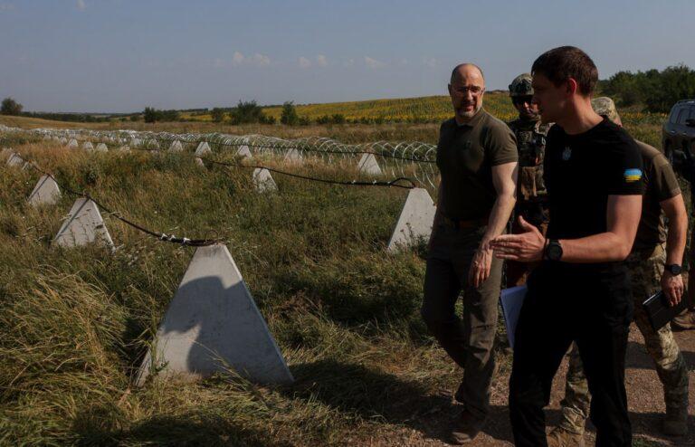 Прем’єр-міністр Шмигаль обстежив фортифікації на Запоріжжі (ФОТО)