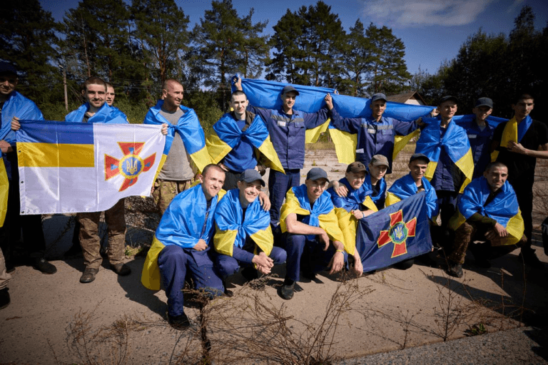 З полону звільнили 9 запоріжців, серед них чоловік, родина якого виходила на мирні акції