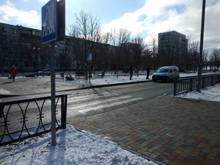 В Энергодаре водитель сбил коляску с ребенком на "зебре": ВИДЕО