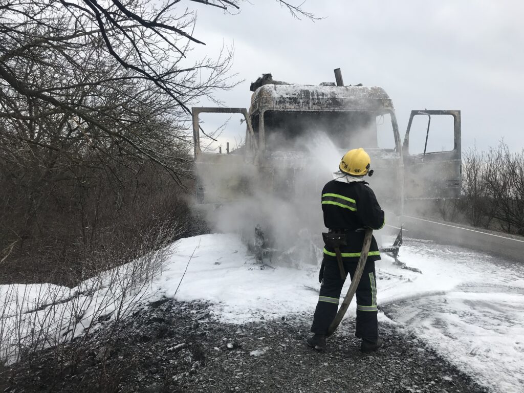 na-trasse-energodar-berdyansk-zagorelsya-maz