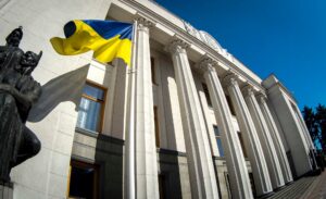 Остаточне публічне обговорення змін до Конституції України поки відкладено