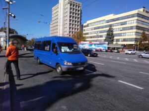 В Запорожье водителей общественного транспорта на время карантина обязали носить маски