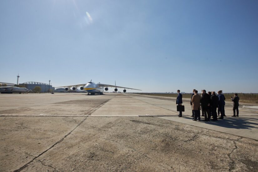 V Ukrainu priletel An-225 «Mriya» s meditsinskimi sredstvami dlya bor'by s COVID-19 s Kitaya (VIDEO)