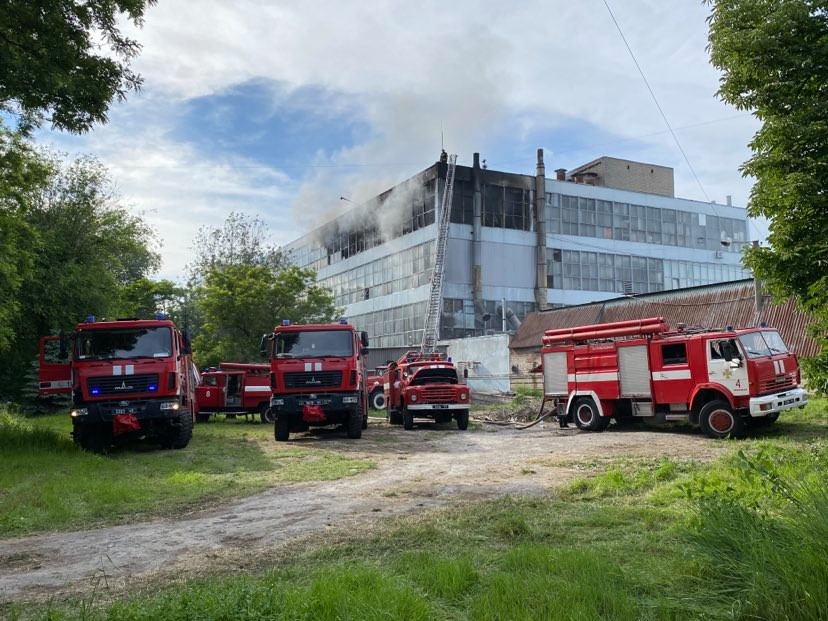 Pozhar na obuvnoy fabrike Mida potushili; - vygorelo 400 kvadratnykh metrov tsekha