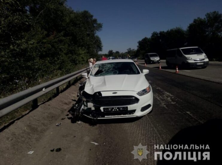 Na trasse Zaporozh'ye-Vasil'yevka nasmert' sbili remontnika dorogi (FOTO)