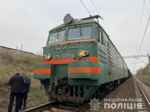 В Запорожье водитель электровоза сбил пешехода