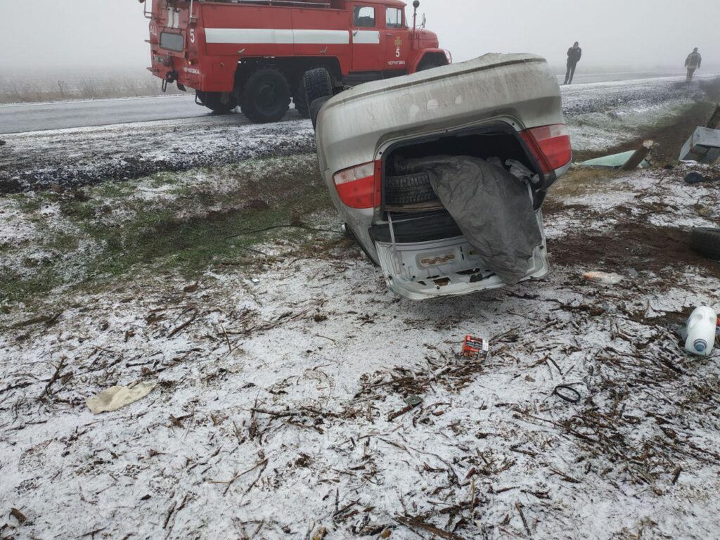 В Запорожской области спасатели ликвидировали последствия ДТП с пострадавшими