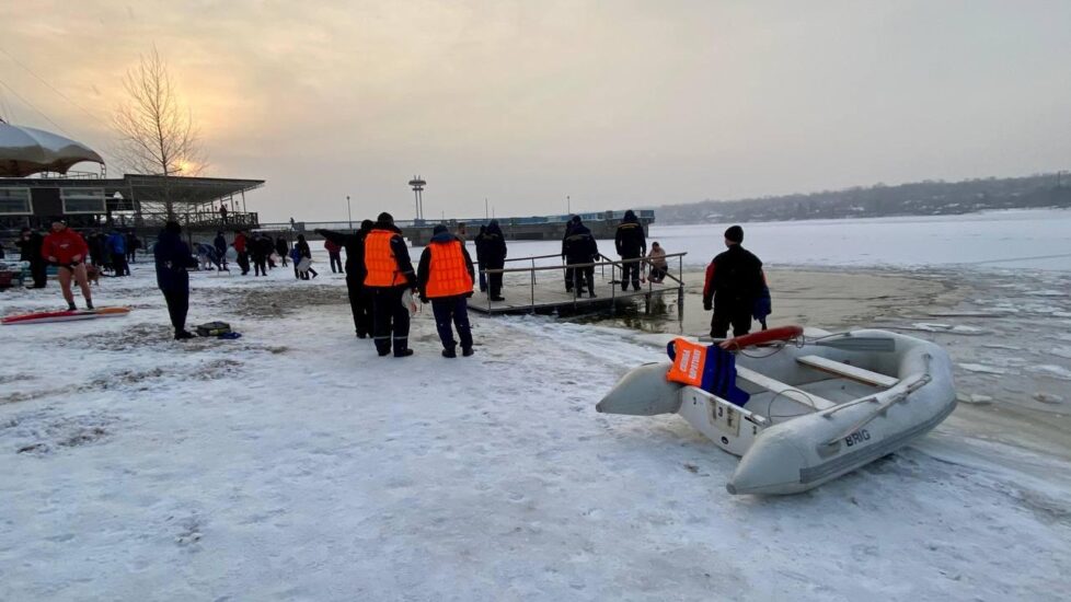 Крещенские купания в Запорожье начались ночью