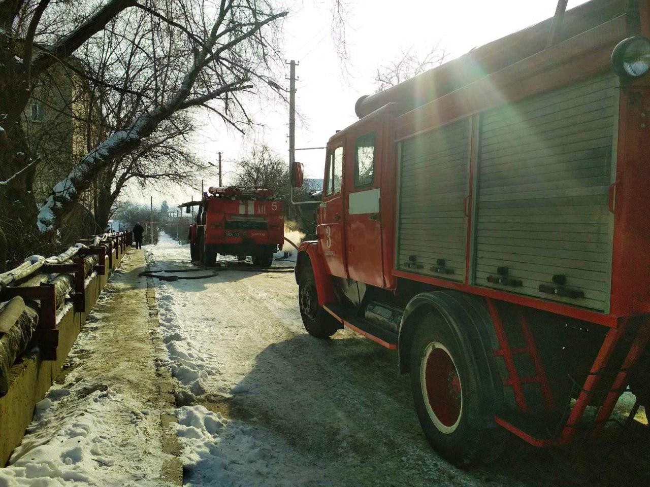 Сотрудник ГСЧС спас ребенка из задымленного дома