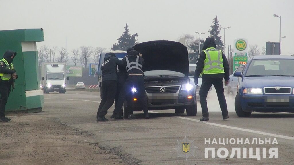 Запорожец нелегально перевозил людей на оккупированные территории и в РФ