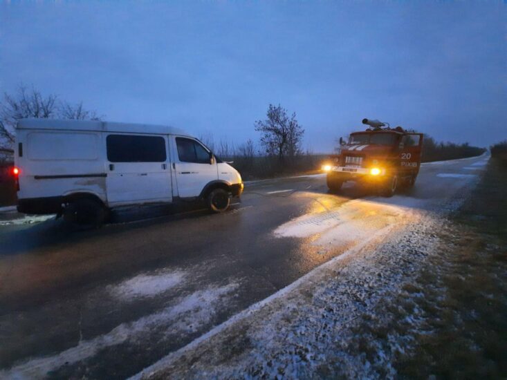 В Запорожской области в снегу застрял автобус с пассажирами