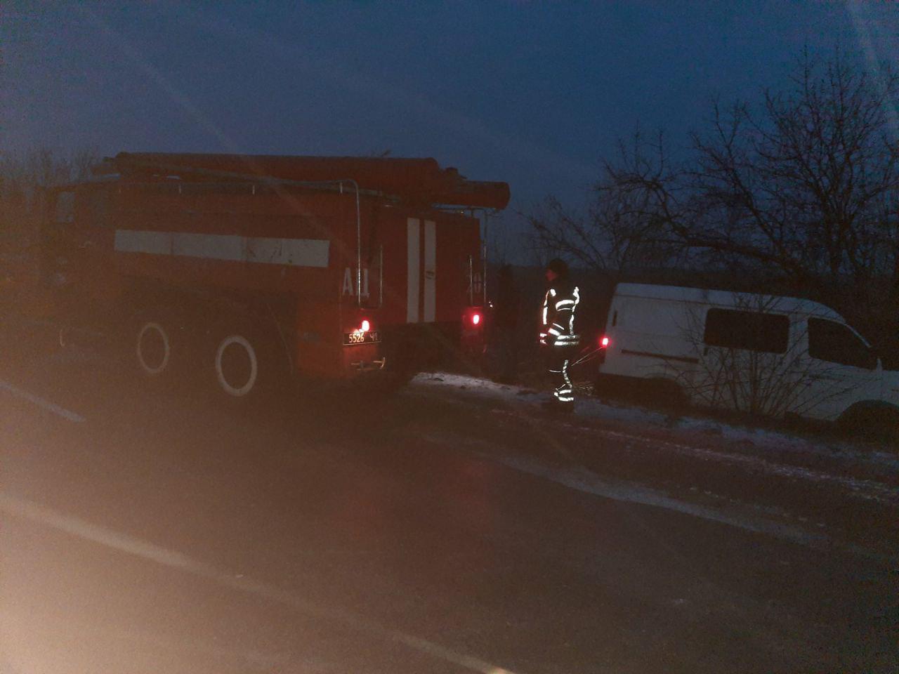 В Запорожской области в снегу застрял автобус с пассажирами