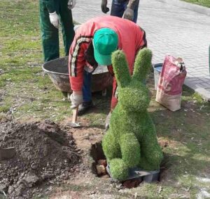 У запорізькому парку пошкодили фігурки звірят