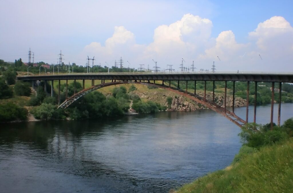 Арочный мост в Запорожье: кому ограничат движение