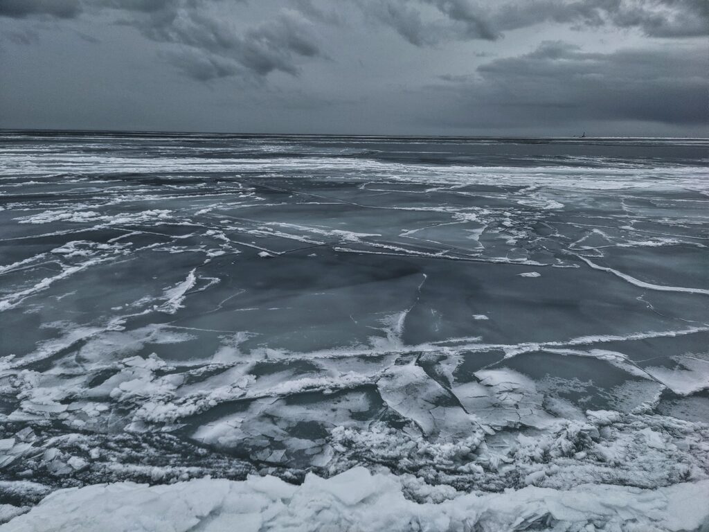 Азовское море в Бердянске замерзло