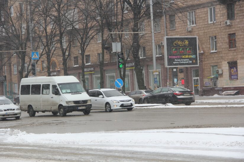 Маршрутки в Запорожье в ночное время ездить не будут: депутаты не поддержали петицию