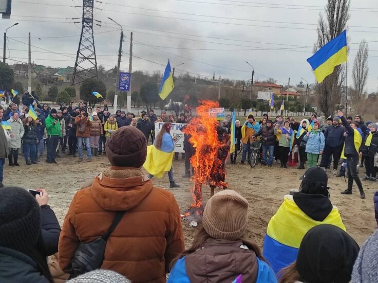 В оккупированном Мелитополе сожгли чучело путина