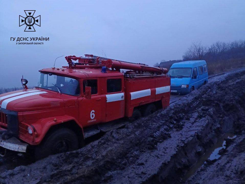 Спасатели оказали помощь более 80 людям на "Дороге жизни" в Каменском