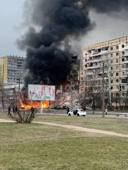 Россияне ударили ракетами по Днепру: попали в жилой дом (ФОТО)