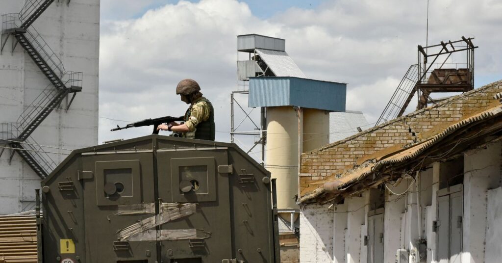 Мелитополь превращают в военную базу российские войска: какая опасность грозит местным жителям