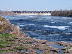 Пляжні зони Запоріжжя частково підтопило через скидання води