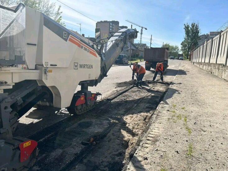 В центре Запорожья ремонтируют дорогу (ФОТО)