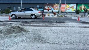 На Набережной магистрали в Запорожье обустраивают повышенный пешеходный переход