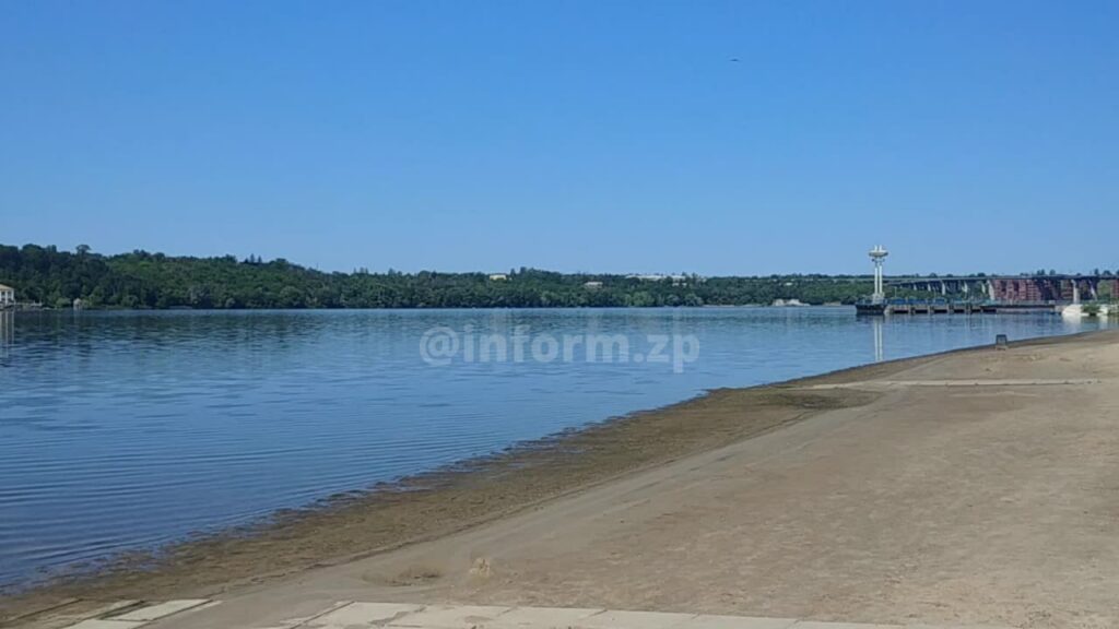 Уровень воды в Запорожье упал на несколько метров