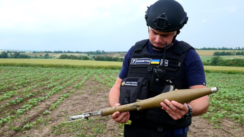 Євген Сиващенко, начальник групи піротехнічних робіт Аварійно-рятувальної частини Аварійно-рятувального загону спеціального призначення ГУ ДСНС України у Запорізькій області. Фото ГУ ДСНС в Запорізькій області