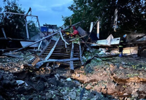 Нічні удари по передмістю Запоріжжя: пошкоджено підприємство. ФОТО