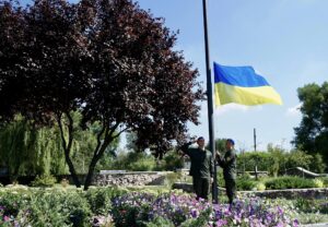 В Запорожье торжественно подняли флаг Украины в парке Победы (ФОТО)