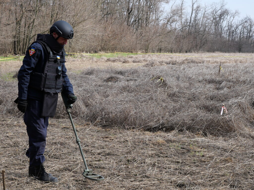 Запорізькі сапери про розмінування країни