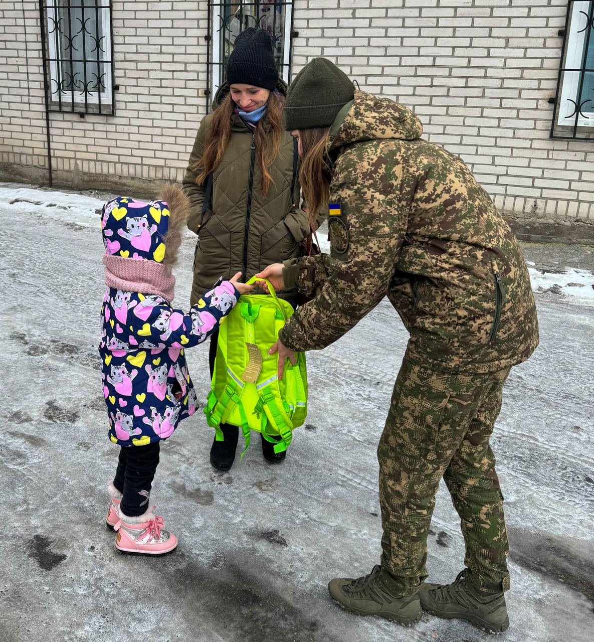 Червона Калина подарунок дітям