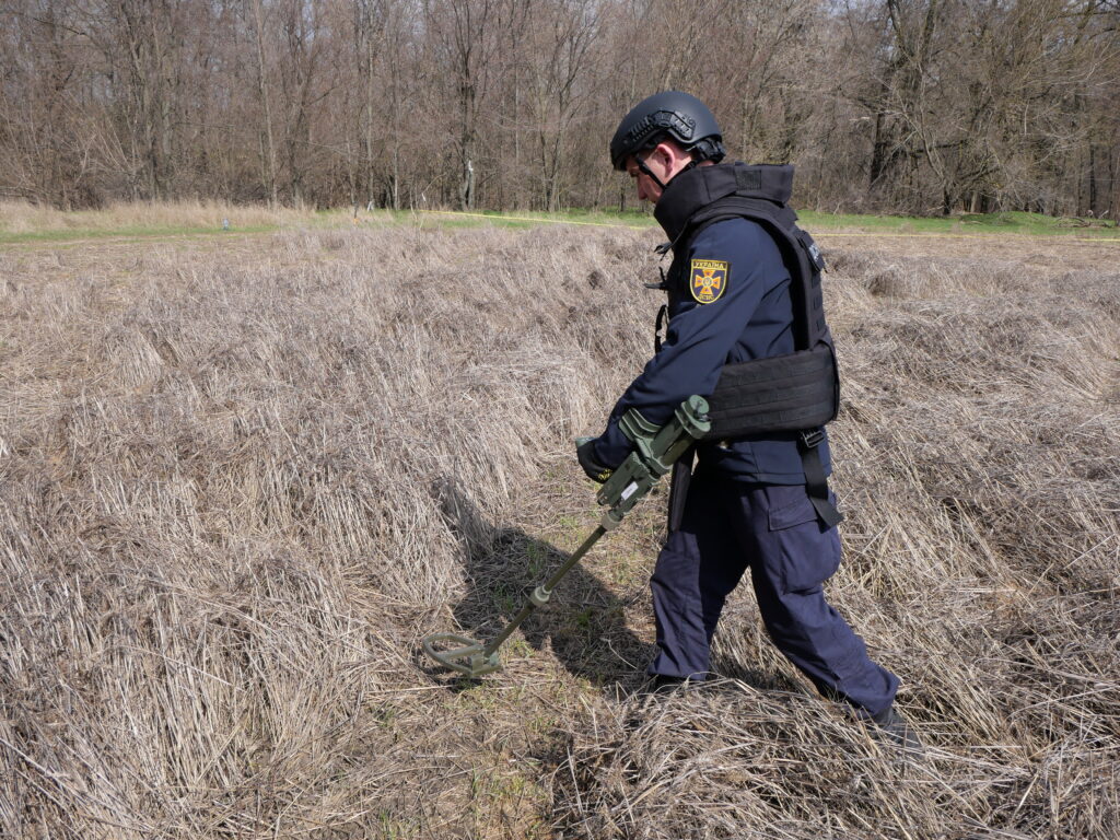 Запорізькі сапери про розмінування країни