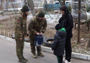 На Запоріжжі військові привітали дітей з Днем святого Миколая (ФОТО)