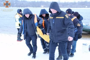 У Запоріжжі жінка впала у воду та загинула до приїзду лікарів