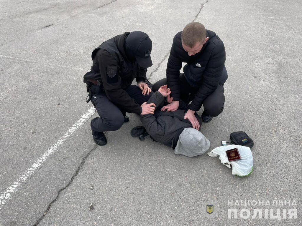 У Запоріжжі затримали незаконного торговця зброєю