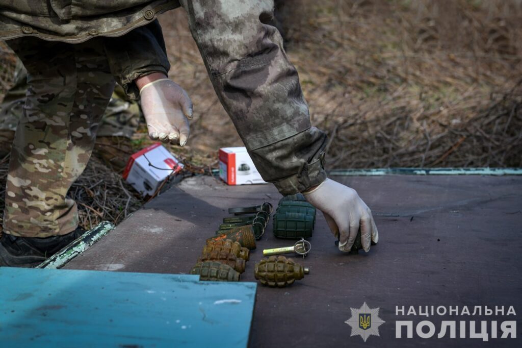 У Запоріжжі біля школи поліцейські знайшли 10 гранат