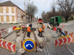 На площі Транспортній у Запоріжжі тривають ремонтні роботи (ФОТО)