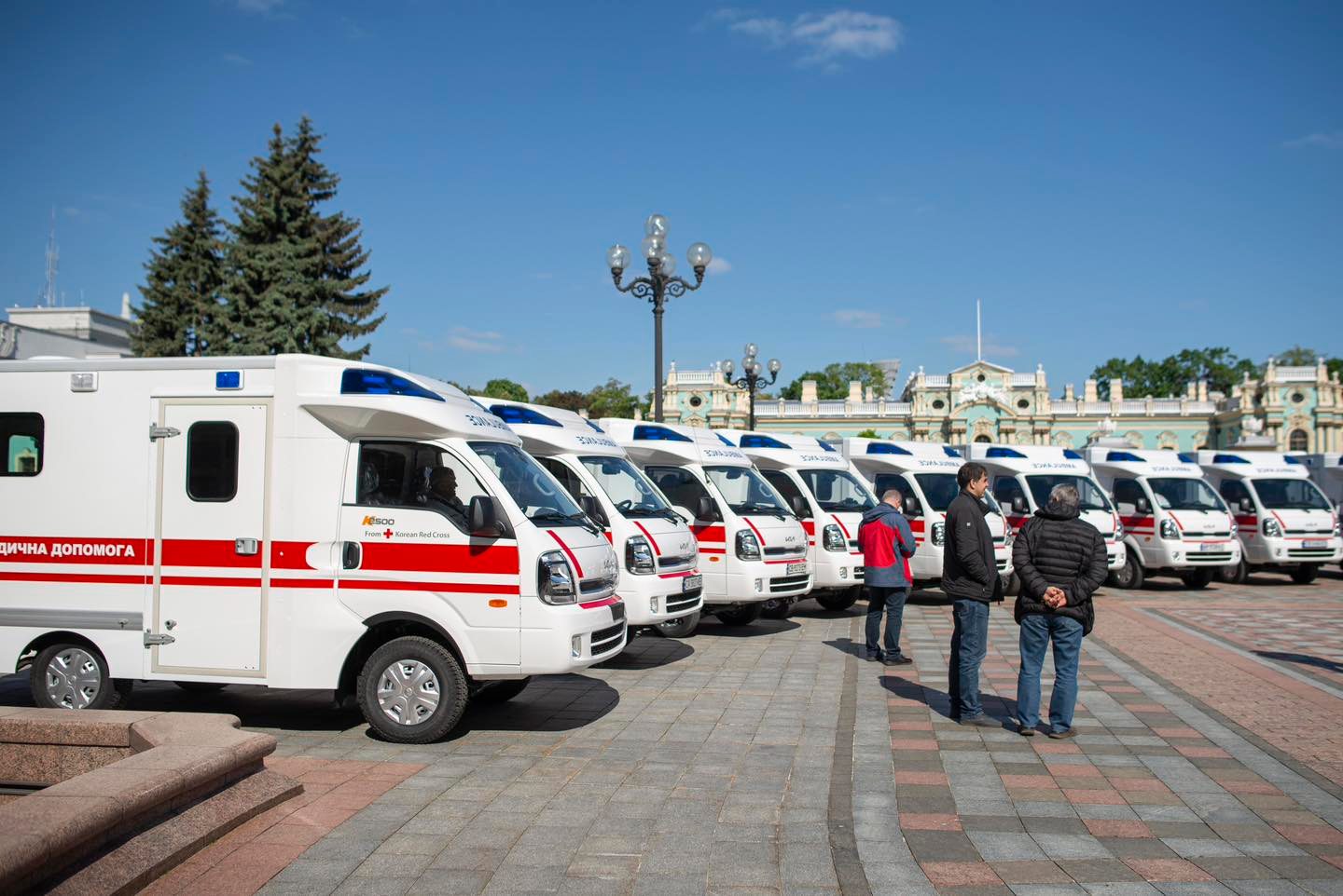 Корейський Червоний Хрест за підтримки Українського Червоного Хреста та уряду Кореї подарував Міністерству охорони здоров’я України 40 автомобілів швидкої допомоги