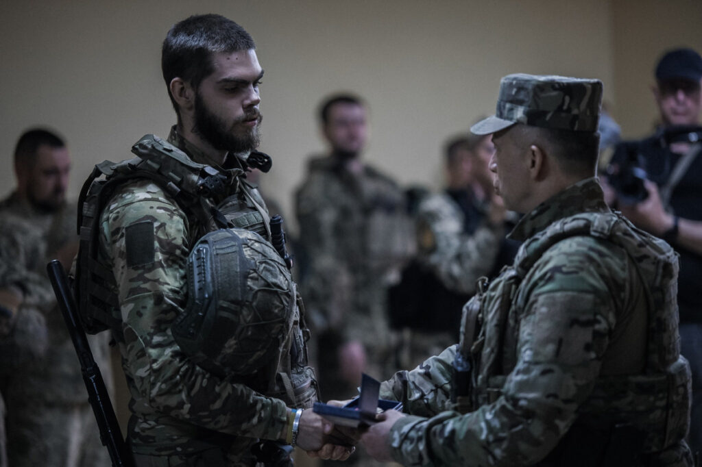 Військовослужбовець з Запоріжжя отримав нагрудний знак «Хрест хоробрих»