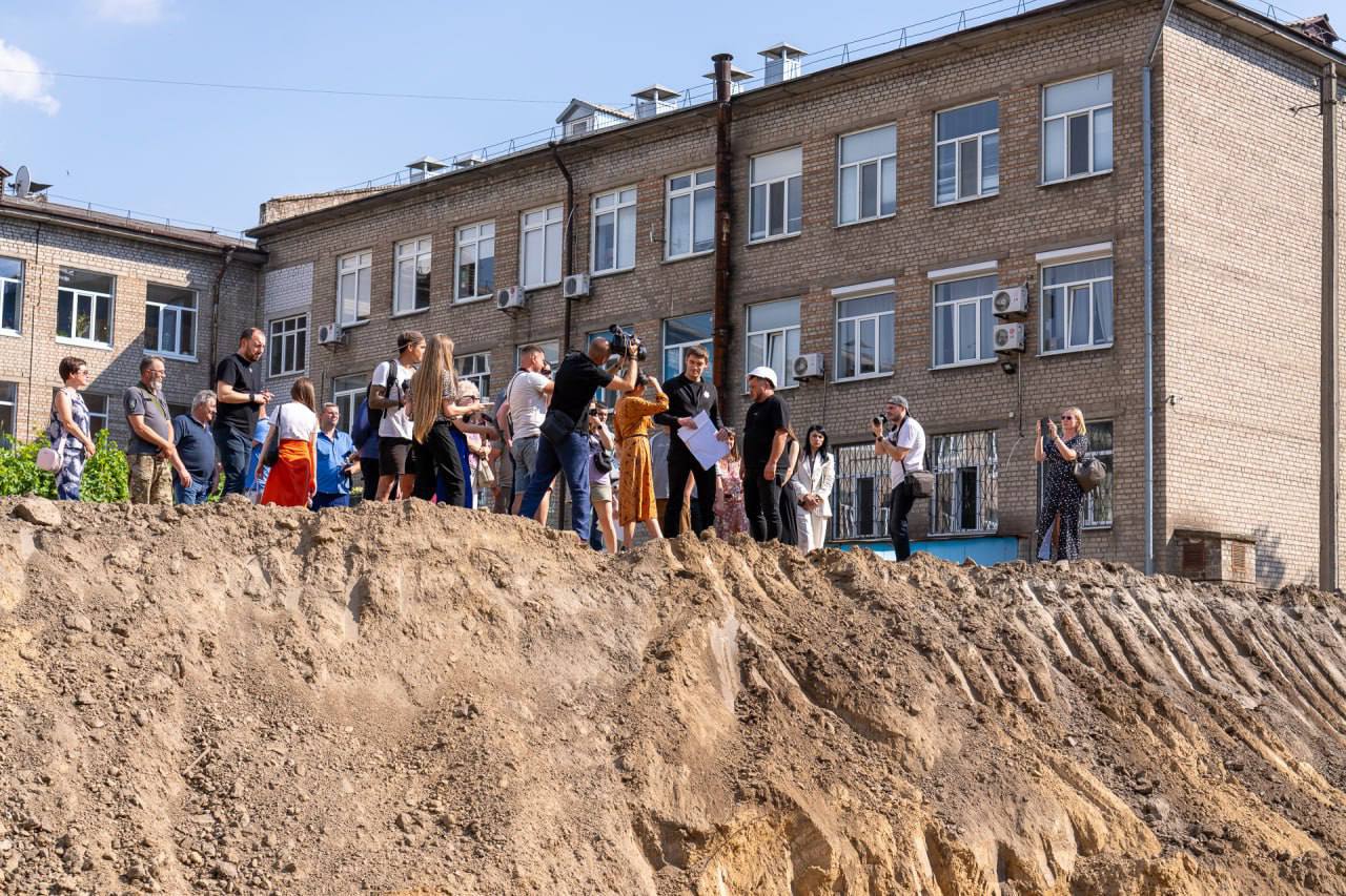 Будівництво підземної школи