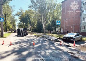 У Запоріжжі водій легкового авто влетів у Mersedes Benz