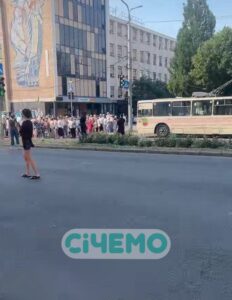 Запоріжці вийшли на мітинги проти відключення світла попри заклики влади