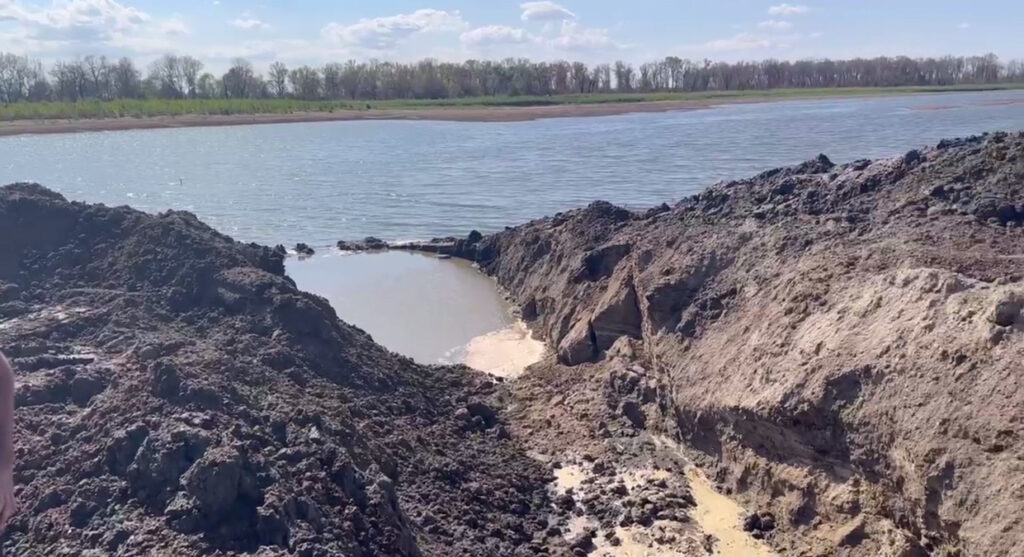 У Кушугумі відновлюють насосну станцію (ФОТО)
