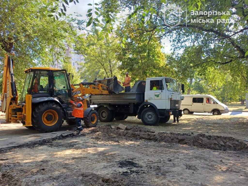 У Бородінському мікрорайоні ремонтують тротуар