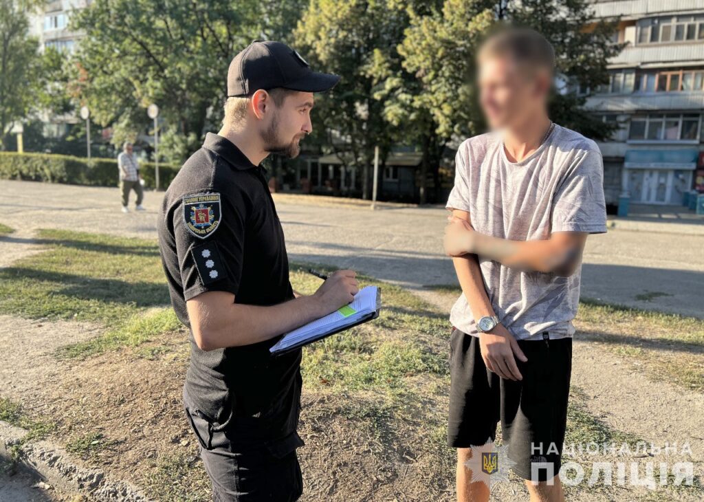 Один із затриманих хлопців, який намагався підпалити авто військового