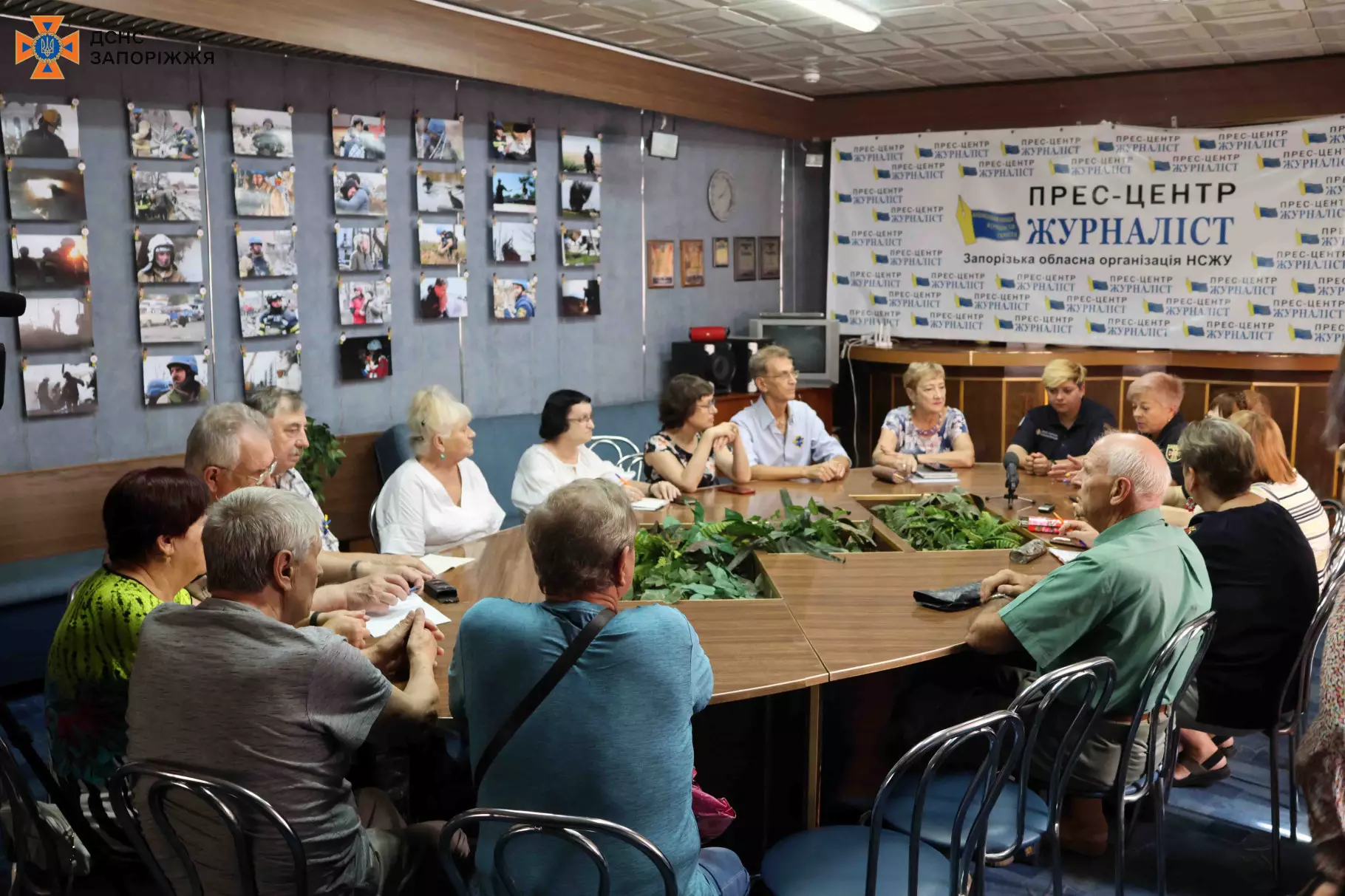 У Запоріжжі відкрилась фотовиставка про роботу рятувальників під час війни