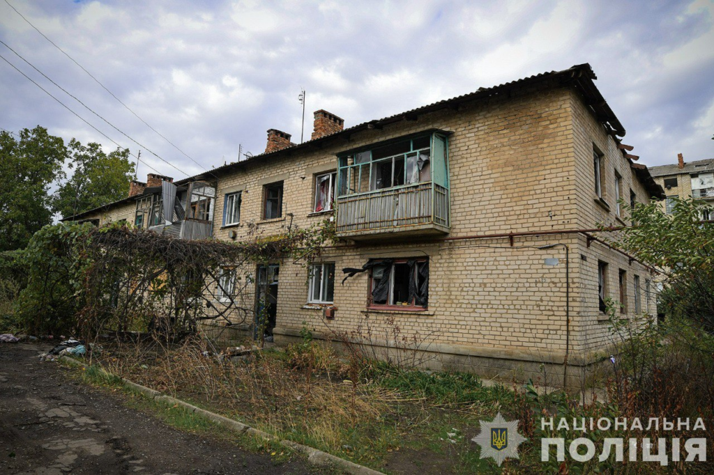 Поліцейські евакуювали з Оріхова самотню пенсіонерку (ФОТО, ВІДЕО)